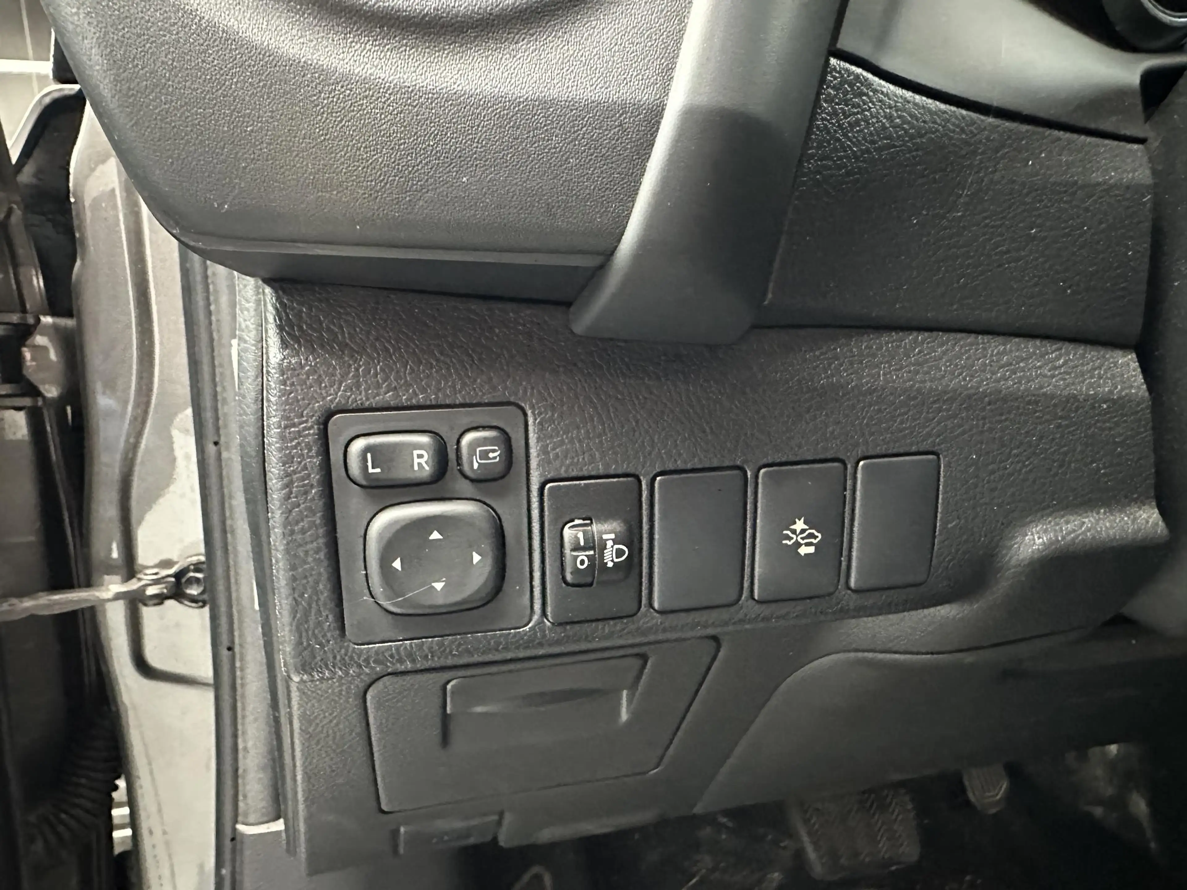 Toyota Auris 1.8 Hybrid Dynamic — photo 4