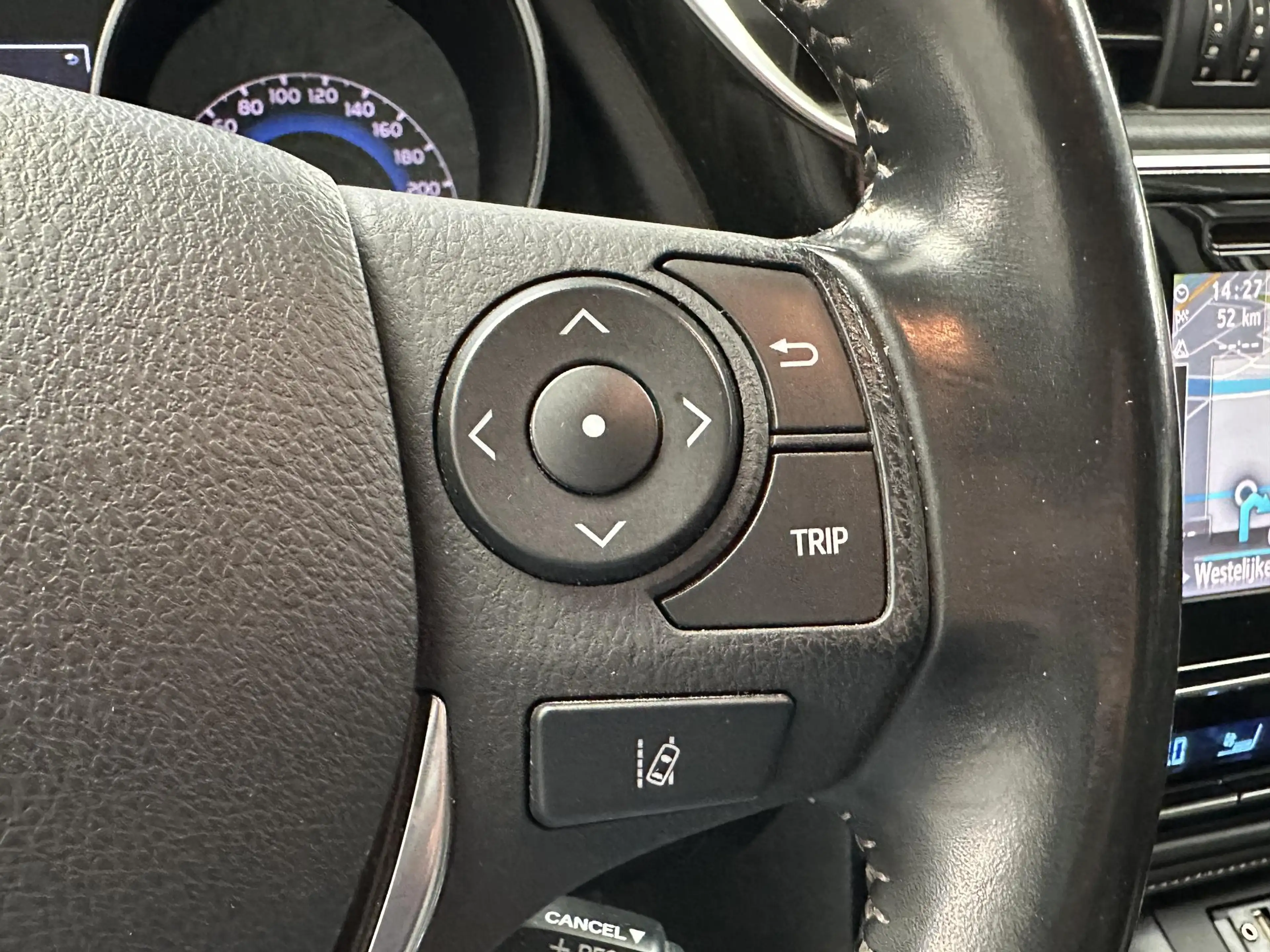 Toyota Auris 1.8 Hybrid Dynamic — photo 9
