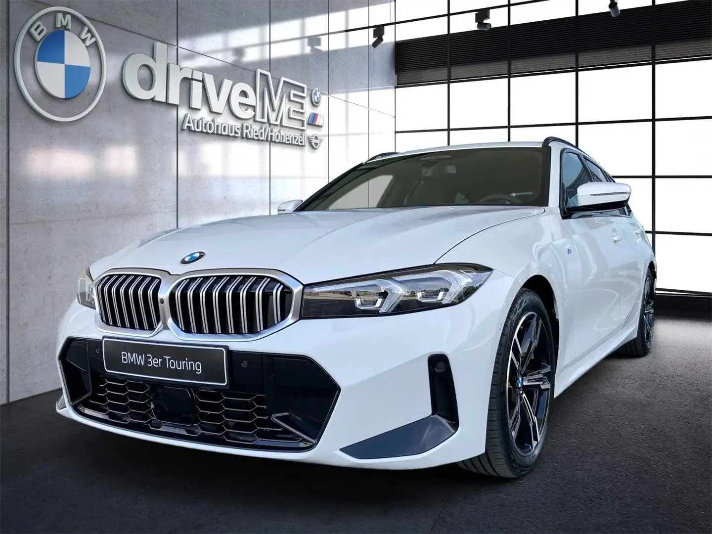 BMW 318 d Touring*M-Paket*AHK*NAVI*LED*HEAD-UP* Grau - 1