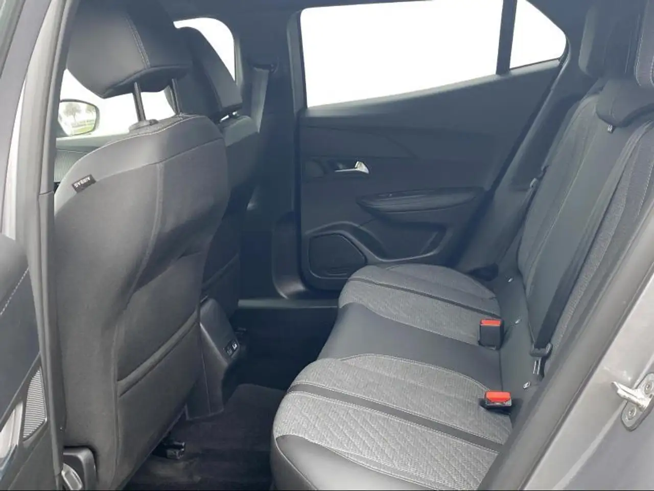 Peugeot 2008 Allure 1.2 Turbo 100 Man.6, миниатюра 9