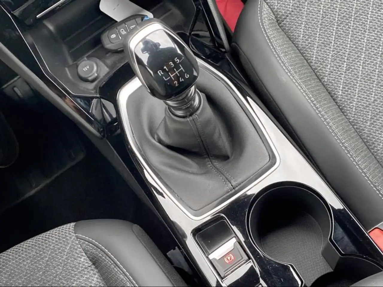 Peugeot 2008 Allure 1.2 Turbo 100 Man.6, миниатюра 18