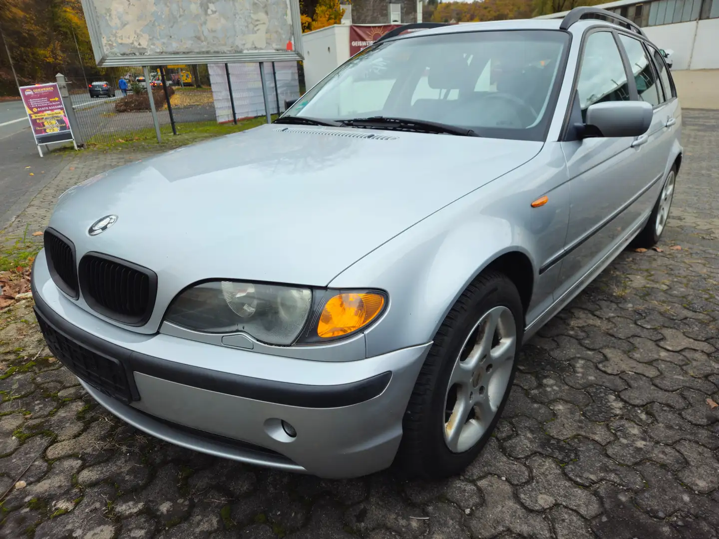 BMW 318 318i Silber - 1