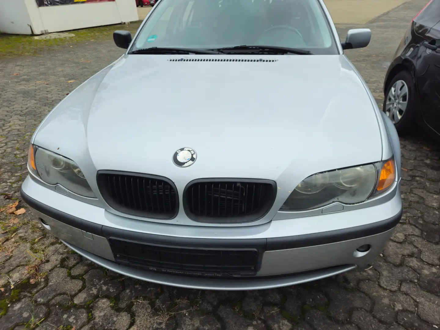 BMW 318 318i Silber - 2