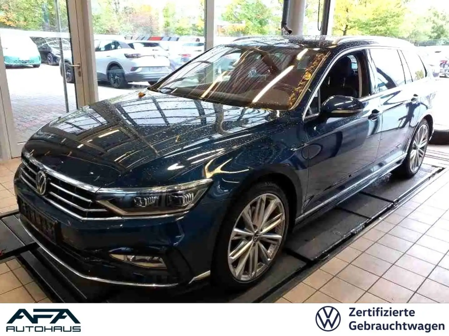 Volkswagen Passat Var. 2.0 TDI Eleg. DSG R-Line*Pano*StHz*19 Blau - 1