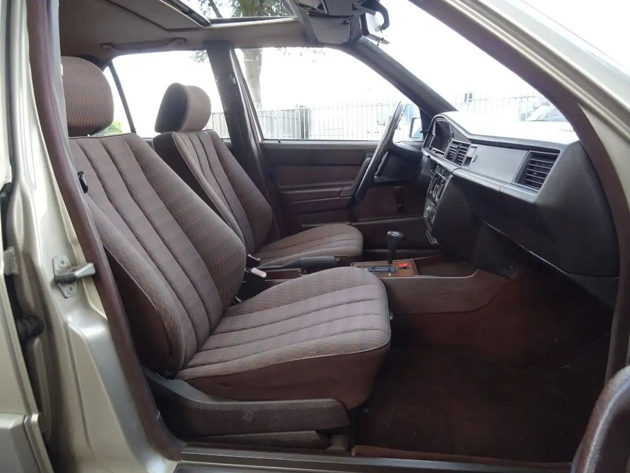 Mercedes-Benz 190 E W201 Automatik H-Zulassung Schiebedach, foto 9