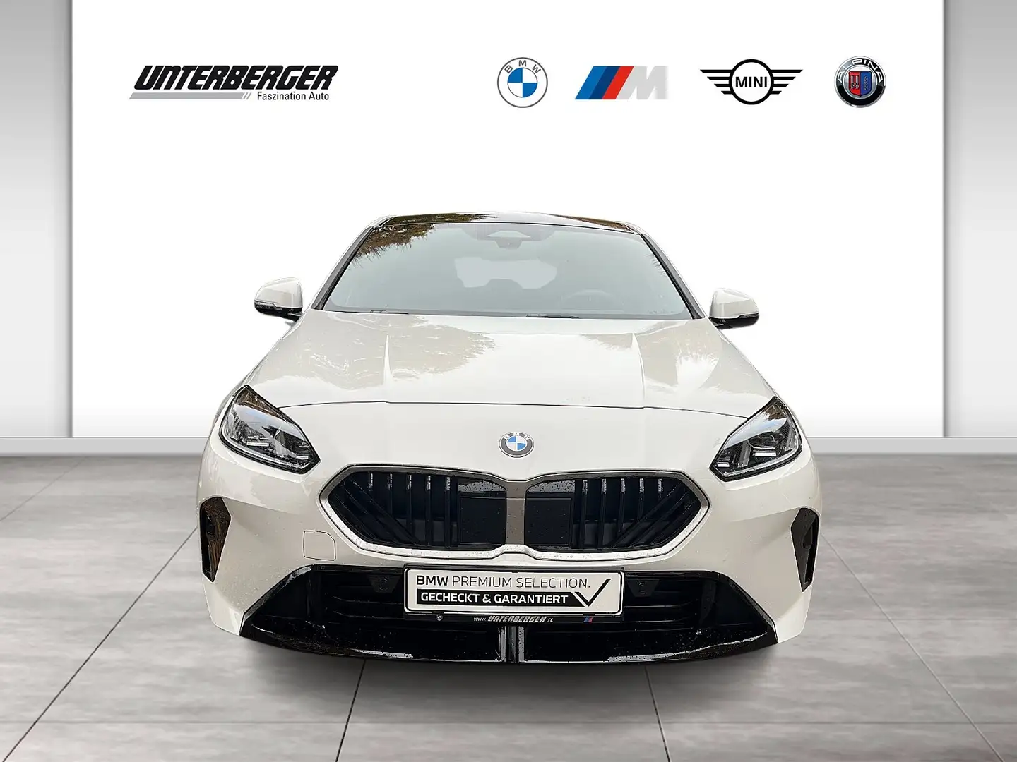 BMW 120 Hatch M Sportpaket DAB LED Komfortzg. AHK Weiß - 2