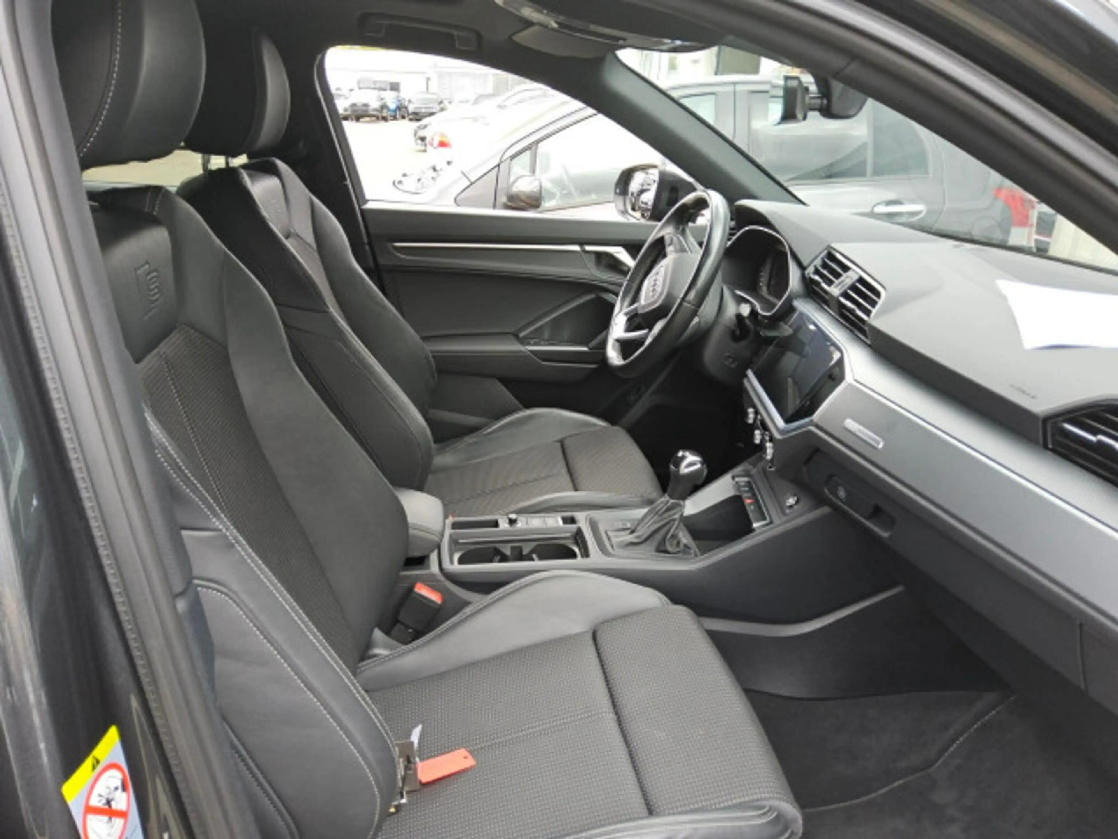 Audi Q3 Sline 35TFSI NAVI LED AHK PANO RFK — photo 6