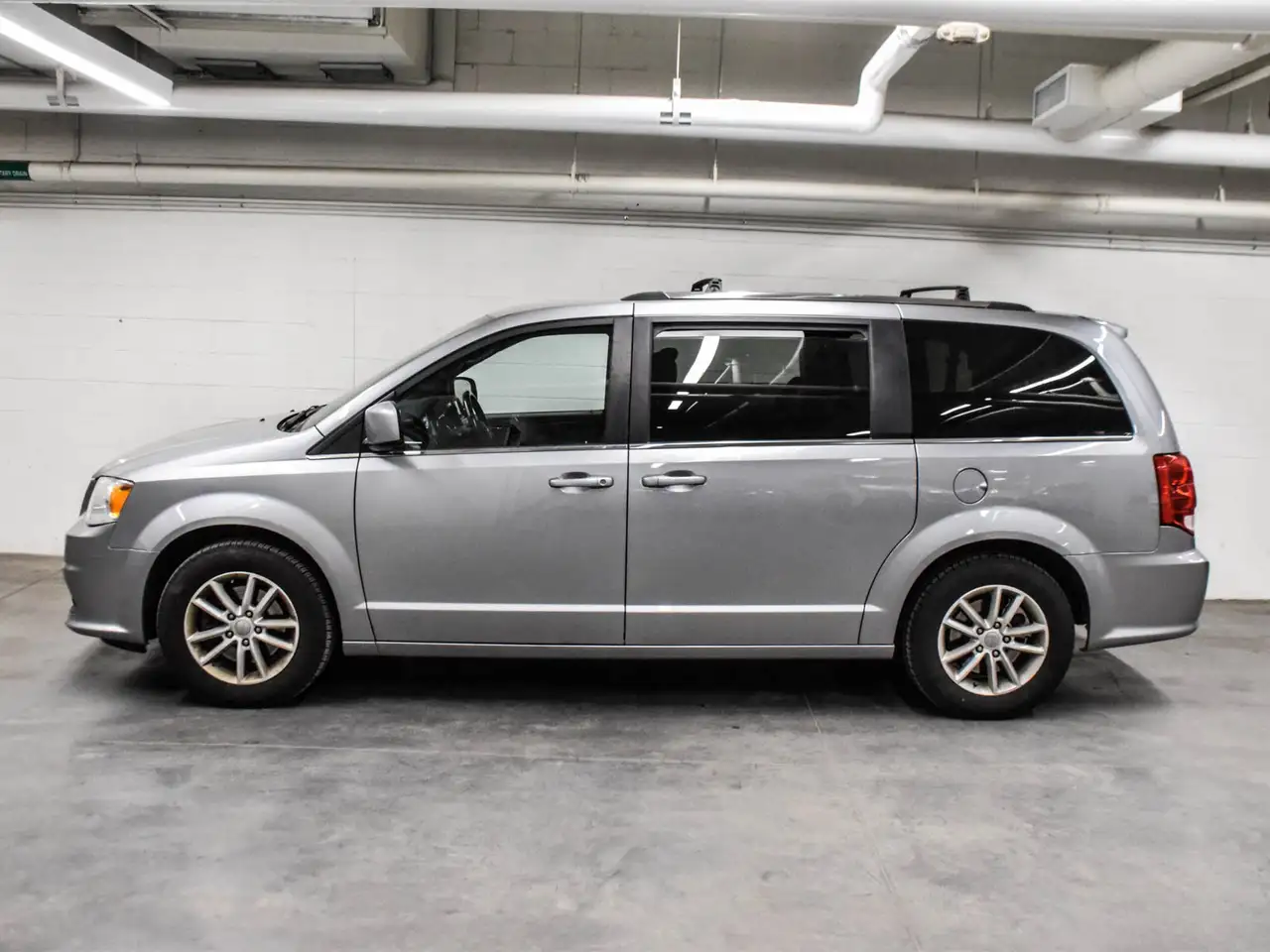 Dodge Grand Caravan снимка Dodge Grand Caravan