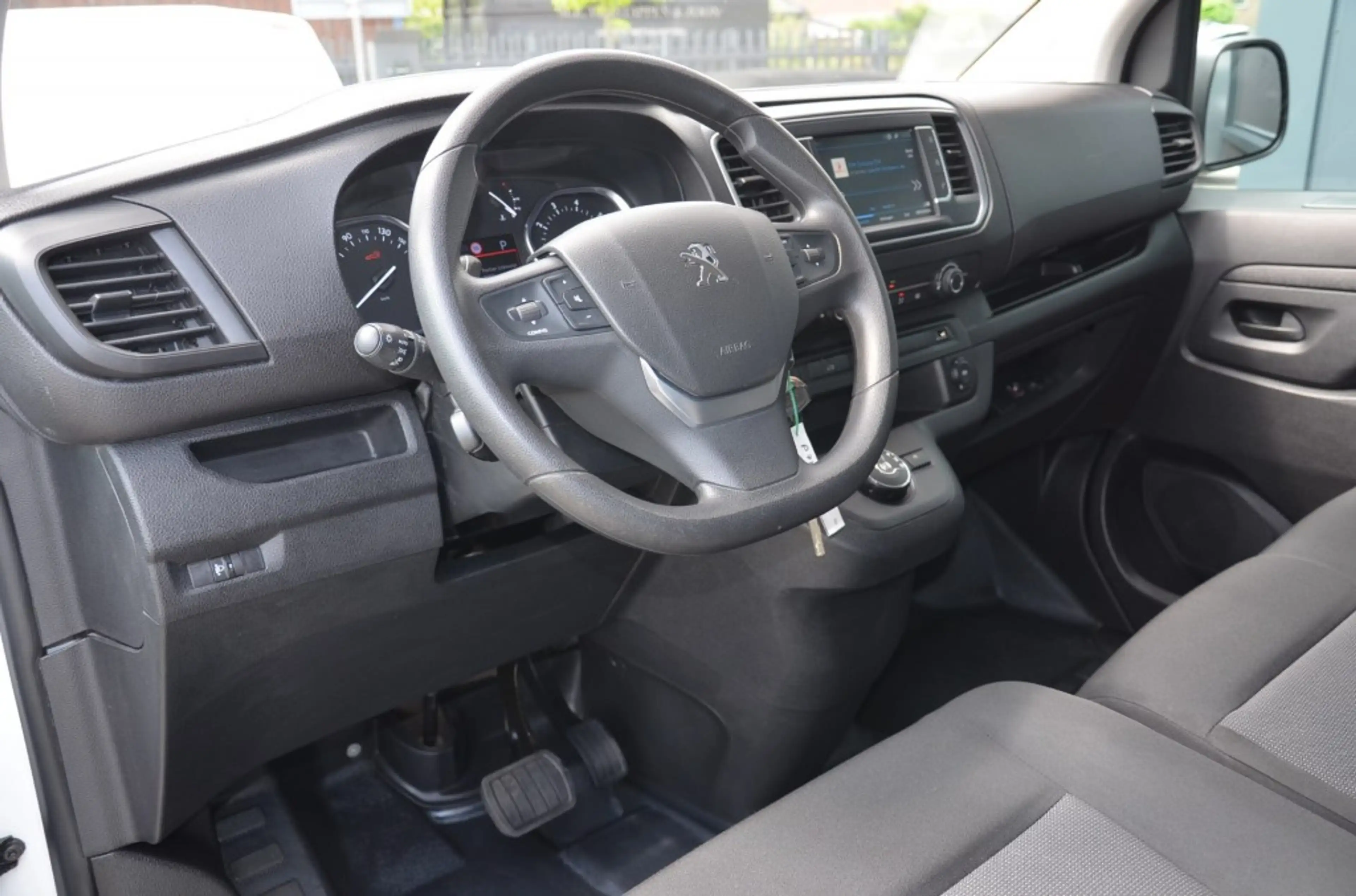 Peugeot Expert 2.0 BLUEHDI 145 S&S — photo 8