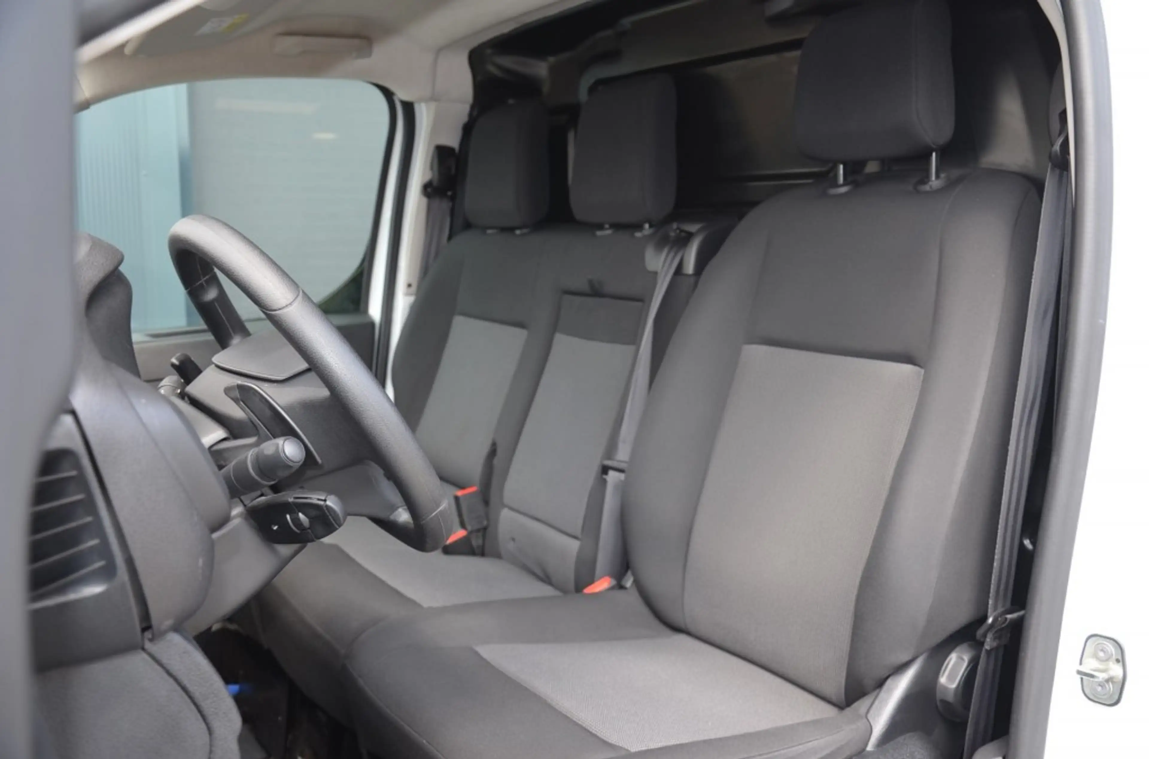 Peugeot Expert 2.0 BLUEHDI 145 S&S — photo 10