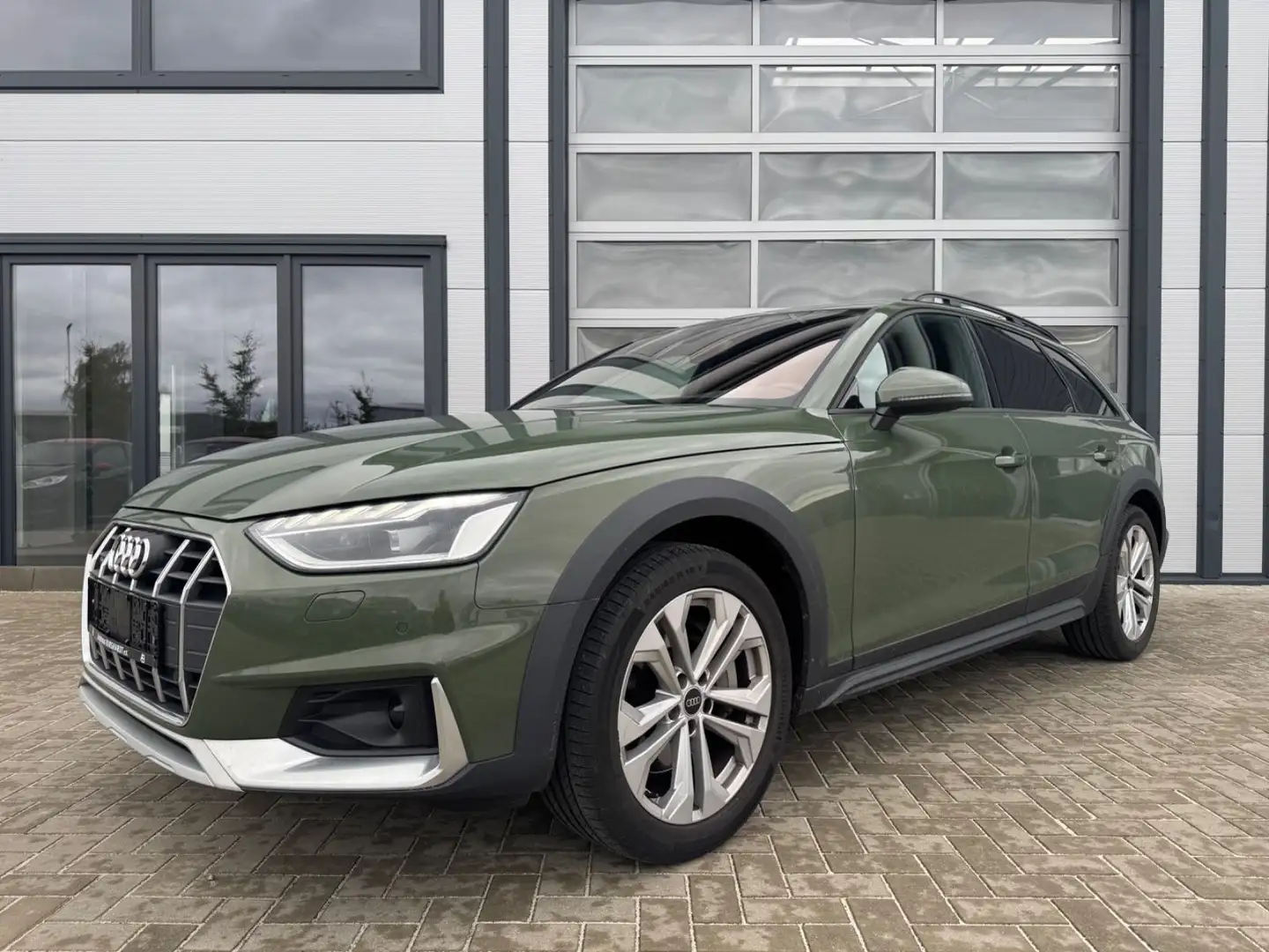 Audi A4 allroad quattro 45 TFSI Business LED PANO MMI Vert - 2