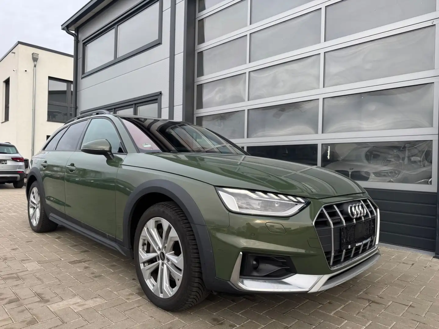 Audi A4 allroad quattro 45 TFSI Business LED PANO MMI Vert - 1