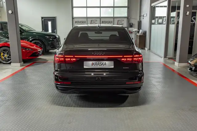 Audi A8 view 10