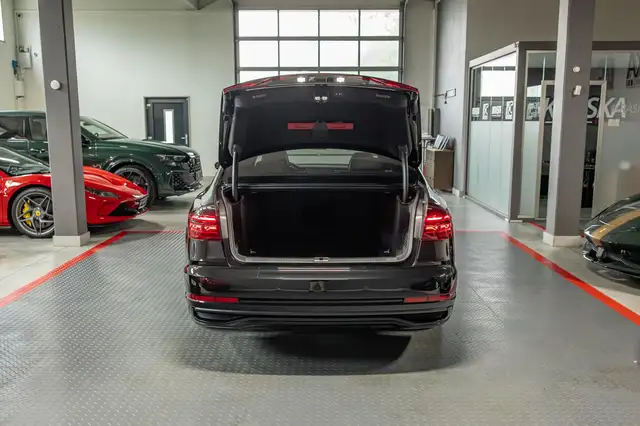 Audi A8 view 11