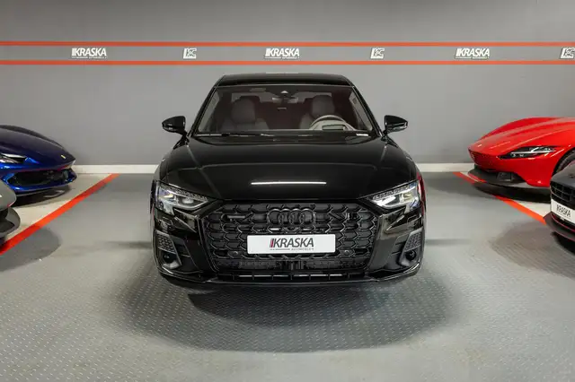 Audi A8 view 5