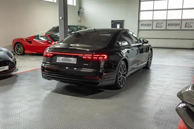 Audi A8 view 9