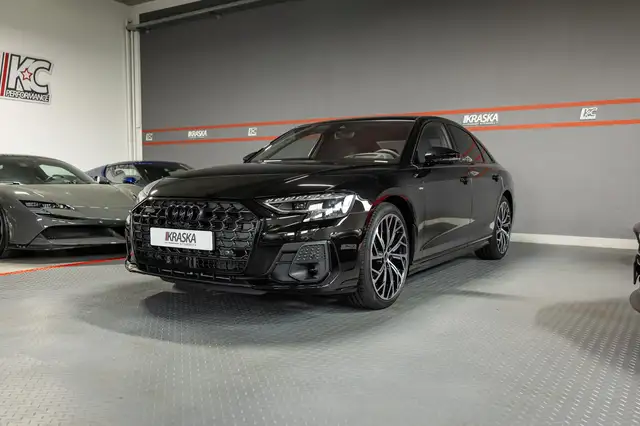Audi A8 view 4