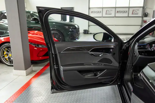 Audi A8 view 15