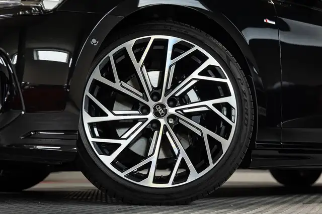 Audi A8 view 3