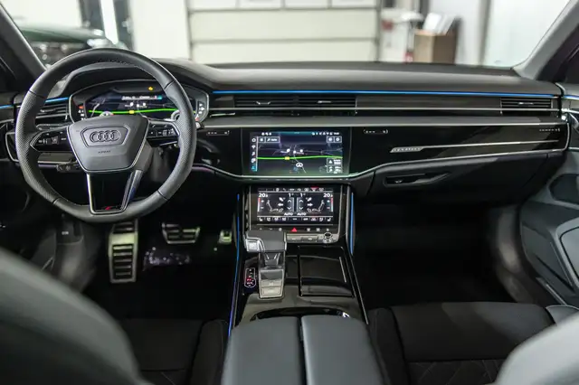 Audi A8 view 27