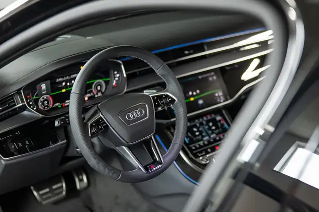 Audi A8 view 17