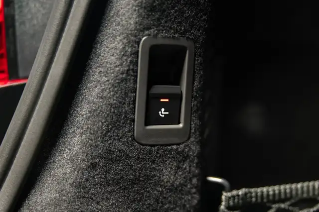 Audi A8 view 12