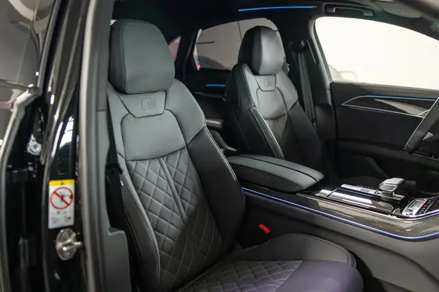 Audi A8 view 20