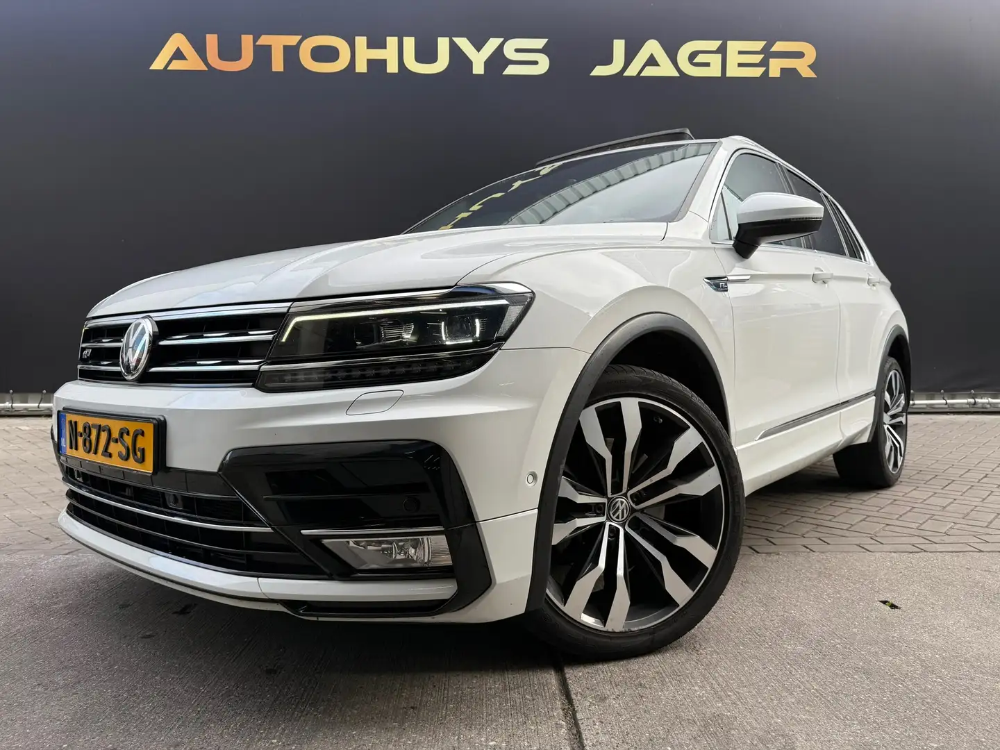 Volkswagen Tiguan 2.0 TDI 4Motion Highline|Pano|Leer|Dynaudio|Camera Wit - 1