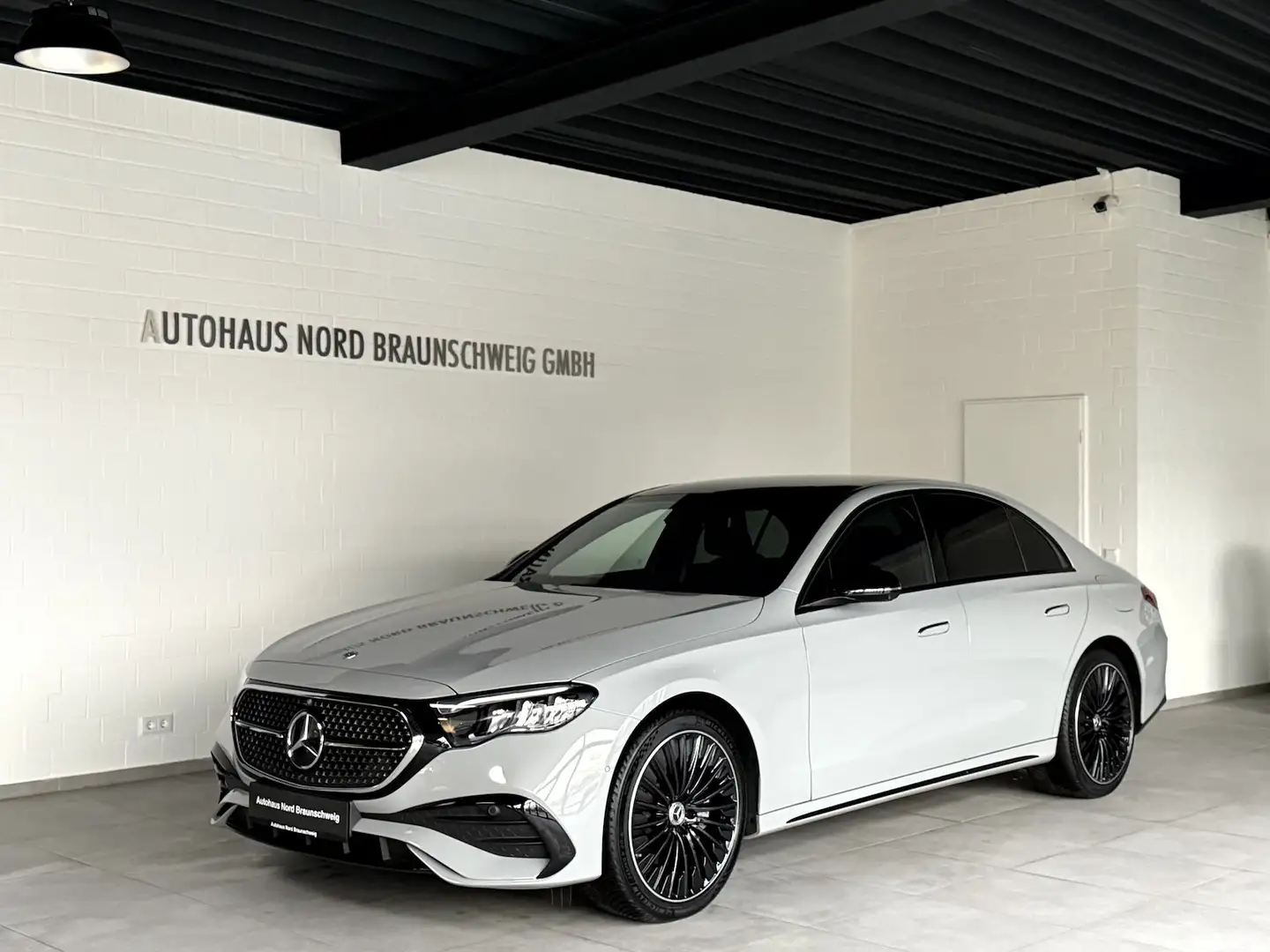 Mercedes-Benz E 300 e AMG Line*Superscreen*Pano*Night Paket* Gris - 1
