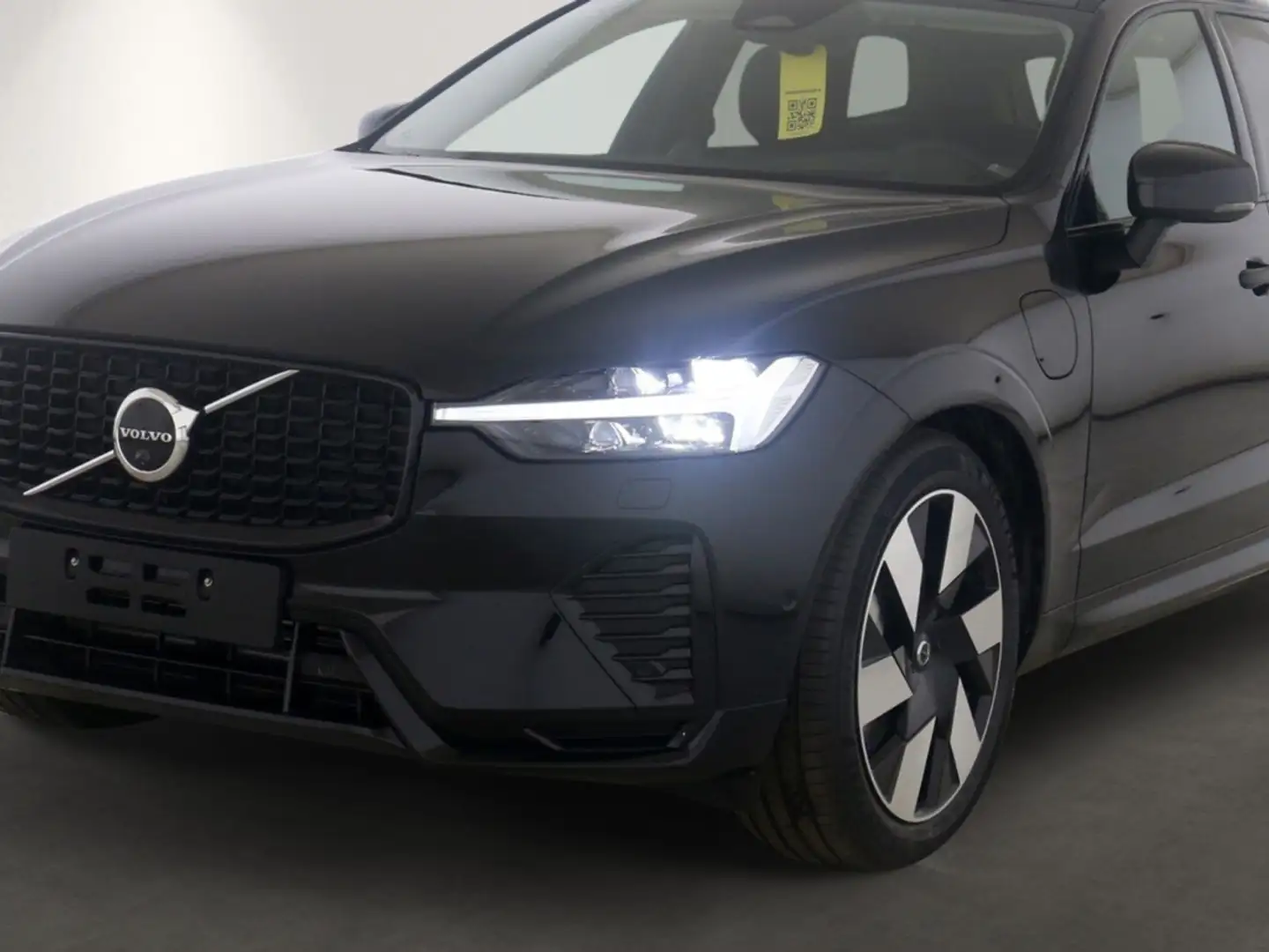 Volvo XC60 T6 Ultra Dark Recharge Plug-In Hybrid AWD EU6e Luf Schwarz - 2