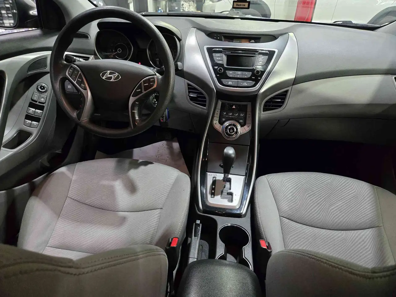 Hyundai ELANTRA снимка Hyundai ELANTRA