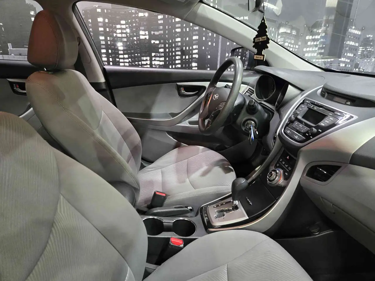 Hyundai ELANTRA снимка Hyundai ELANTRA