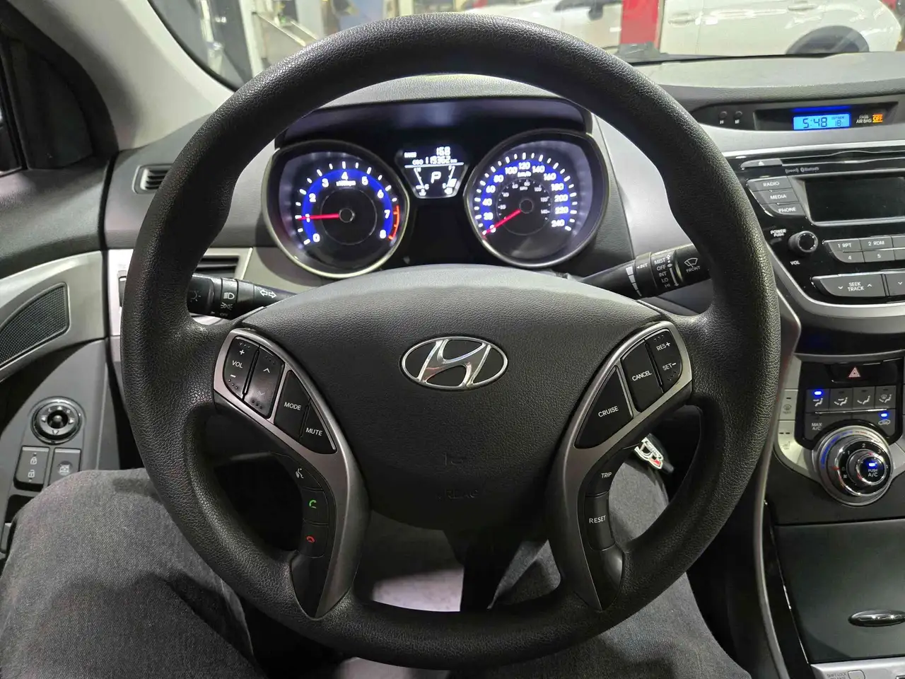 Hyundai ELANTRA снимка Hyundai ELANTRA