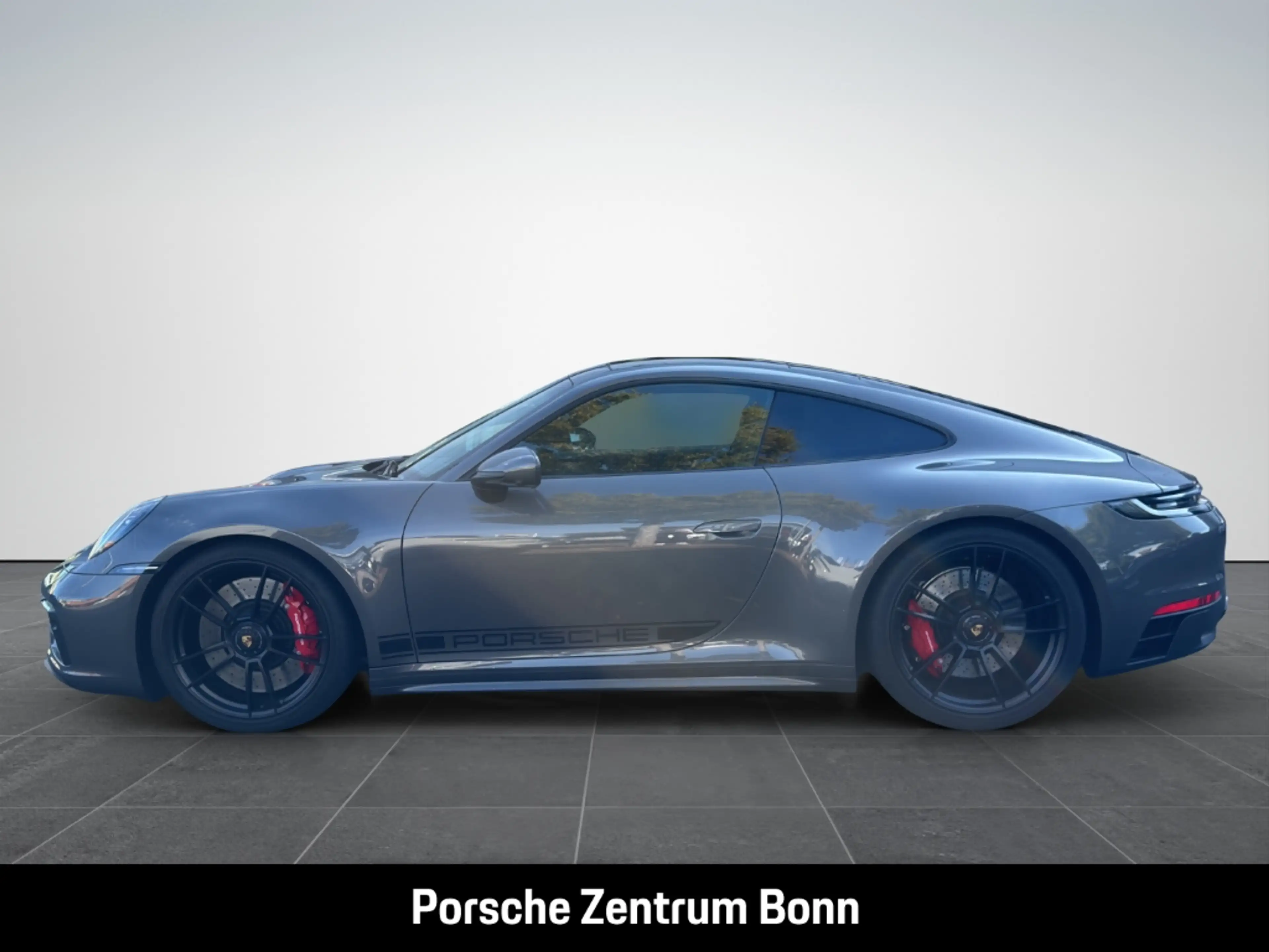 Porsche 992 (911) Carrera 4 GTS — photo 8