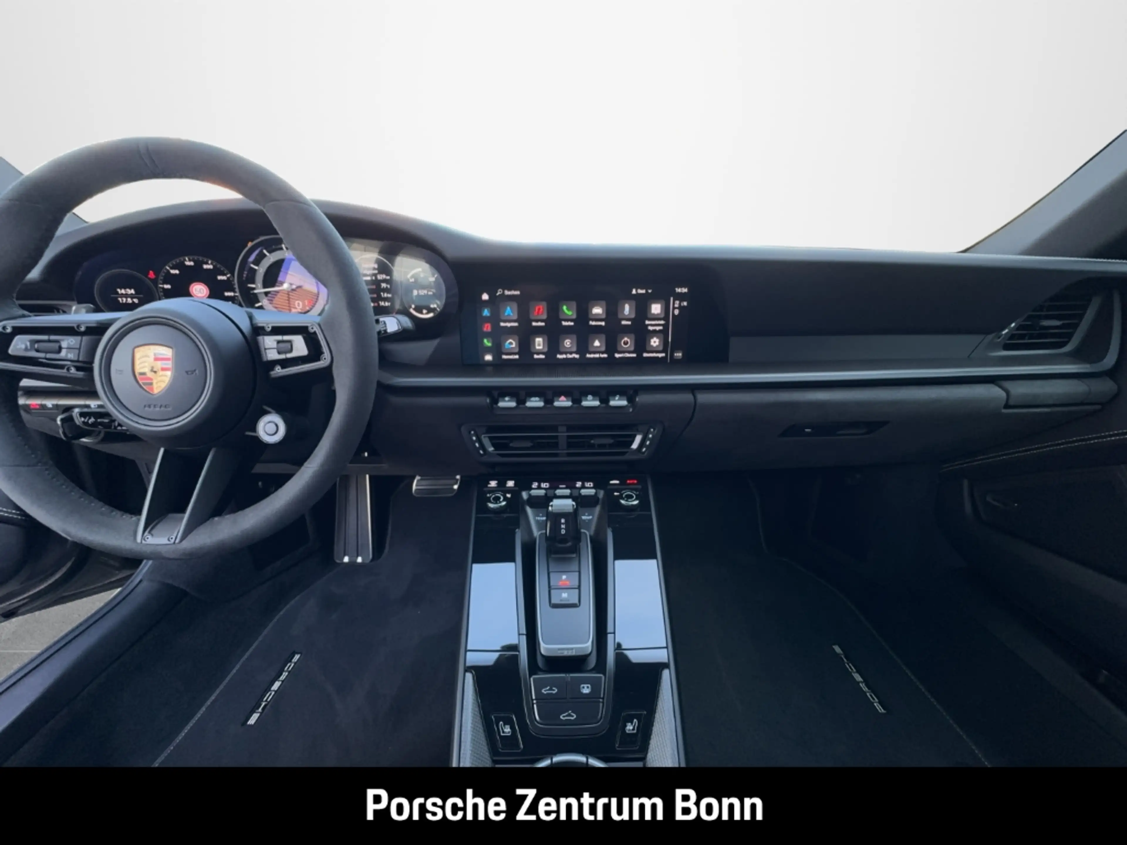 Porsche 992 (911) Carrera 4 GTS — photo 14