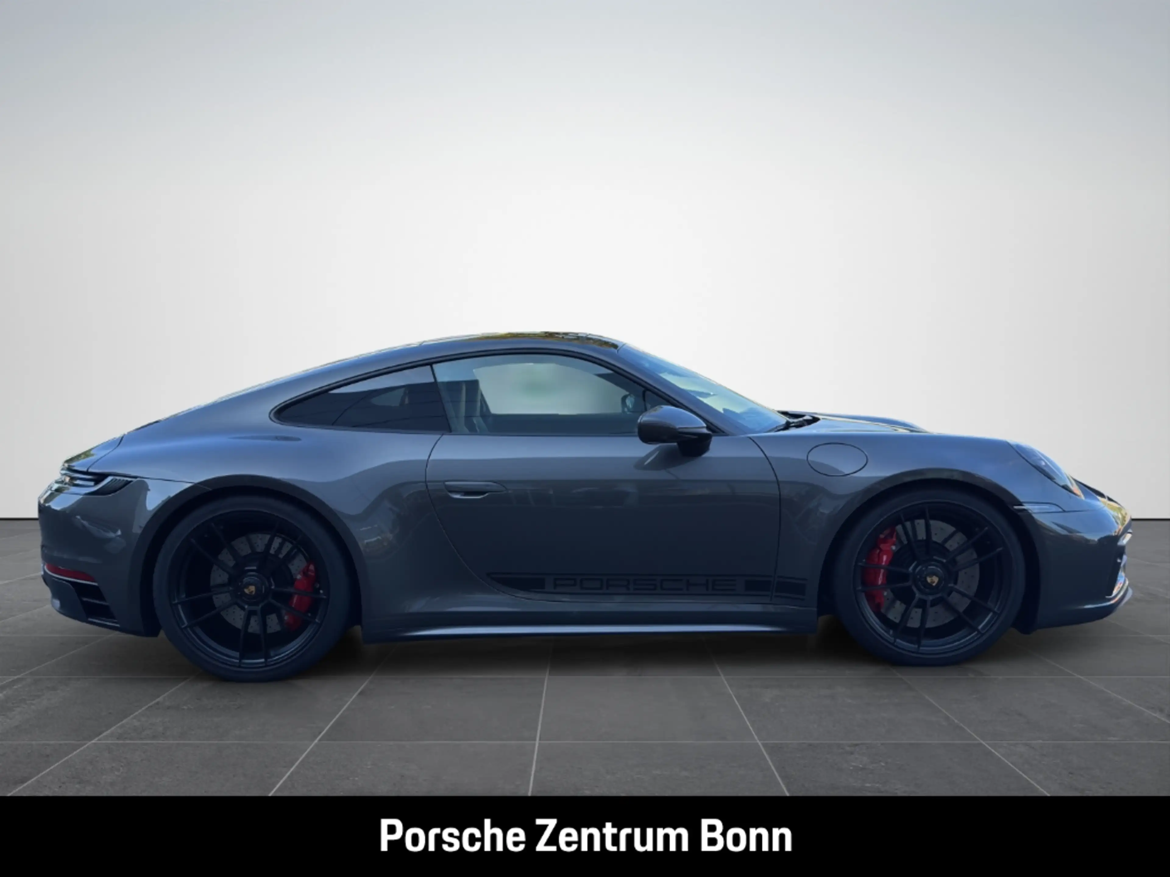 Porsche 992 (911) Carrera 4 GTS — photo 4