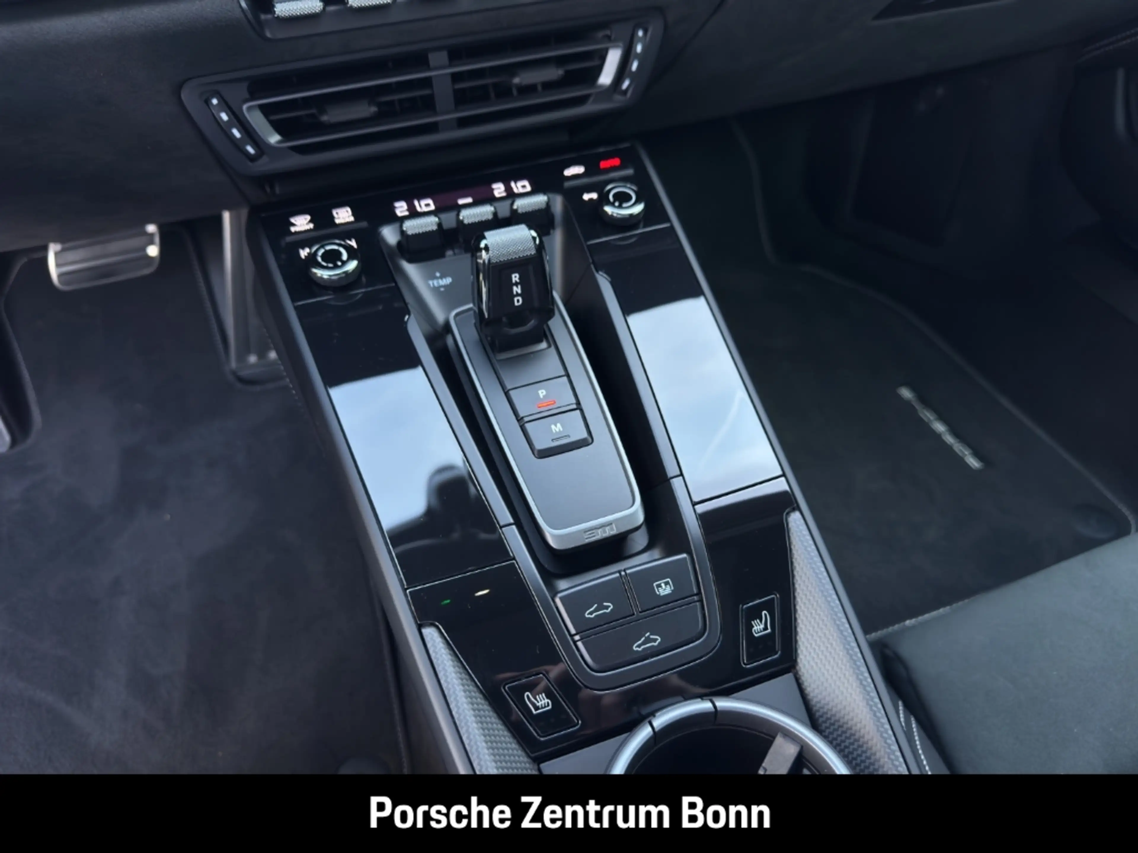 Porsche 992 (911) Carrera 4 GTS — photo 15