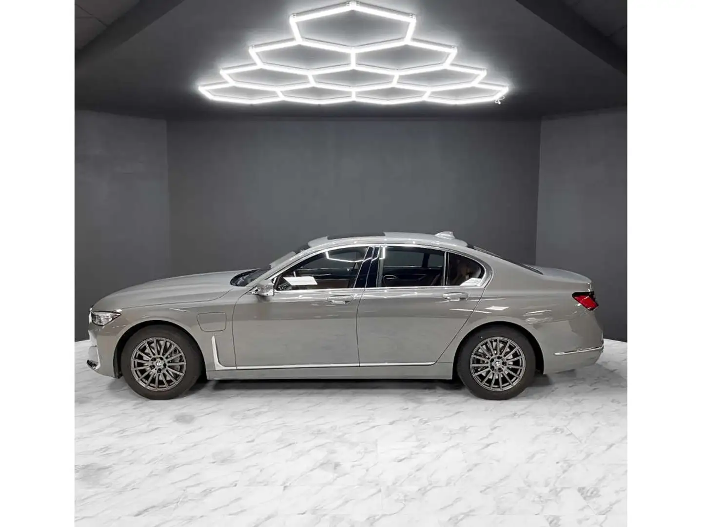BMW 745 745e / MASSAGE / CAM 360 / SOFT CLOSE / REAR EXPER Grijs - 2