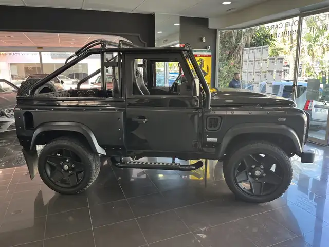Land Rover Defender view 4