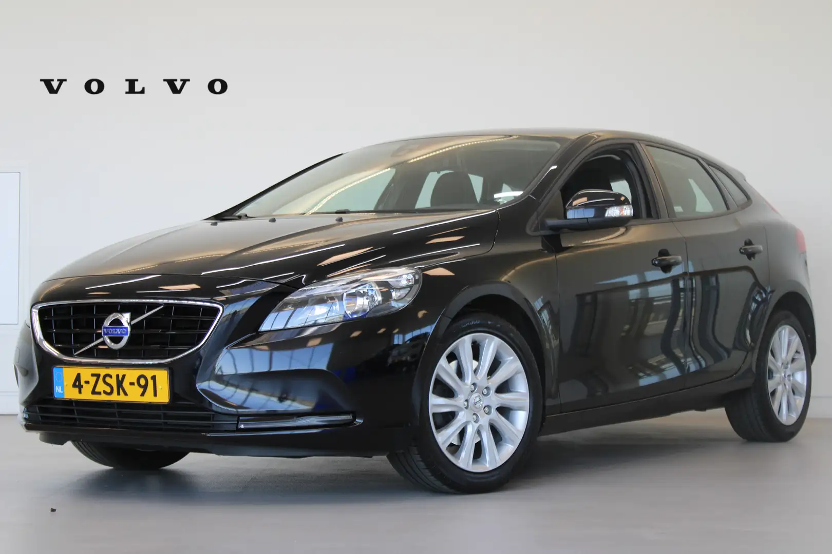 Volvo V40 T2 120PK Kinetic | Park Assist Achter | Cruise Con Schwarz - 1
