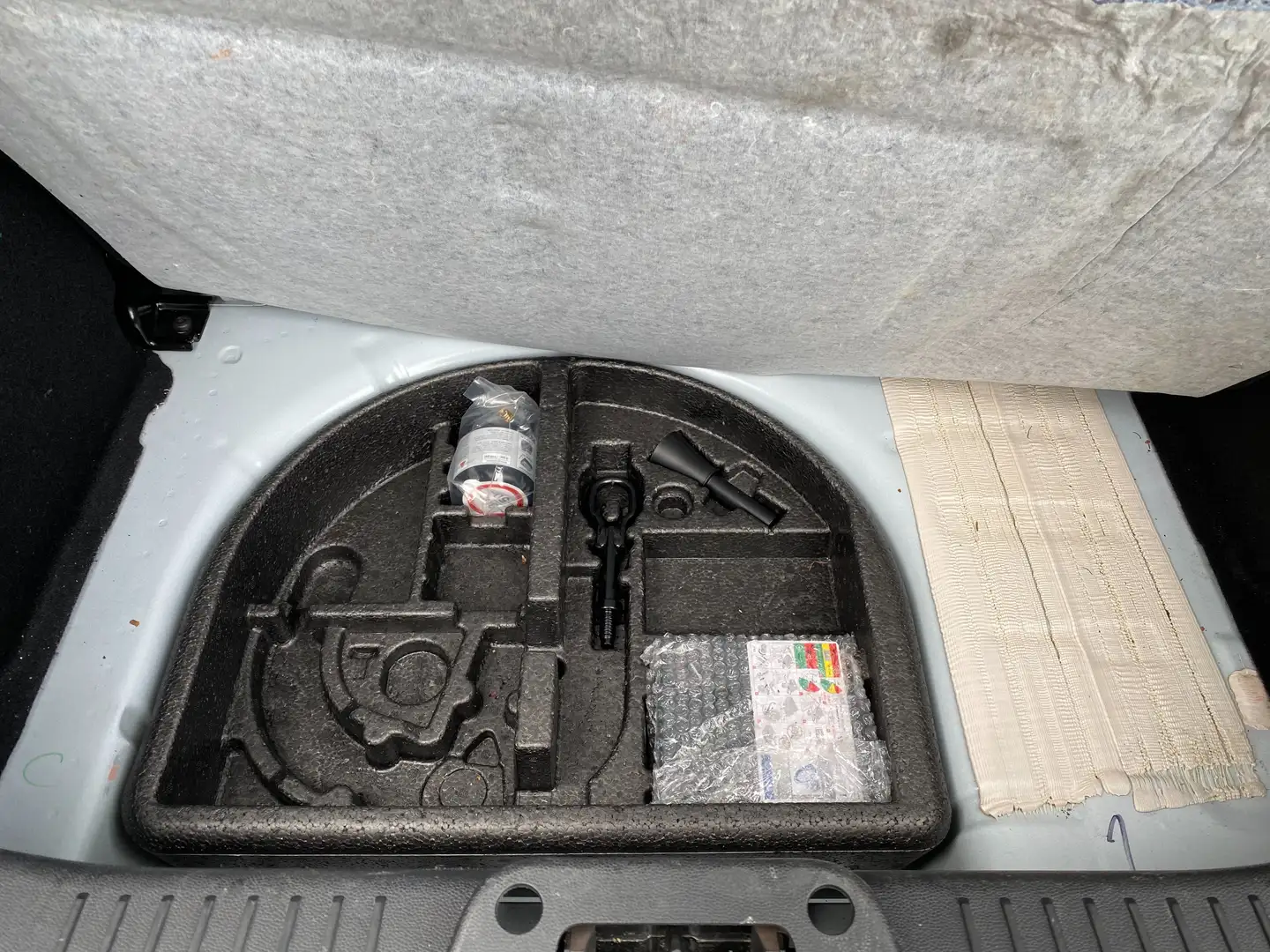 Ford Fiesta Trend NUR 69000KM Inspektion mit Zahnriemen Neu Weiß - 2