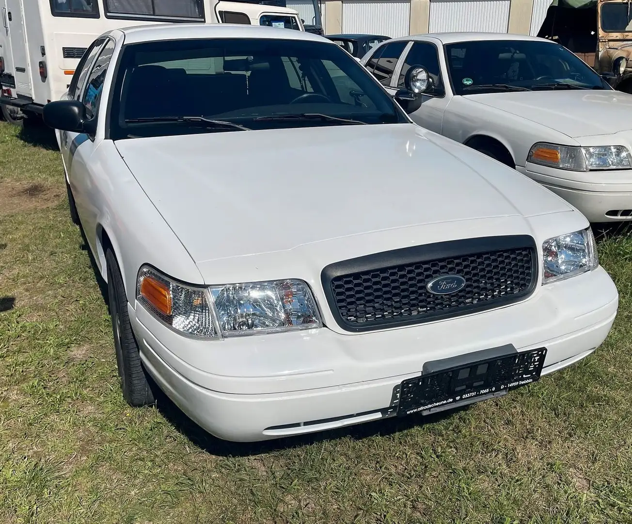 Ford Crown Victoria Police Interceptor Blanco - 1