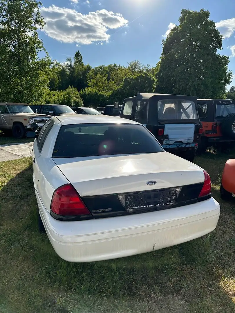 Ford Crown Victoria Police Interceptor Blanco - 2