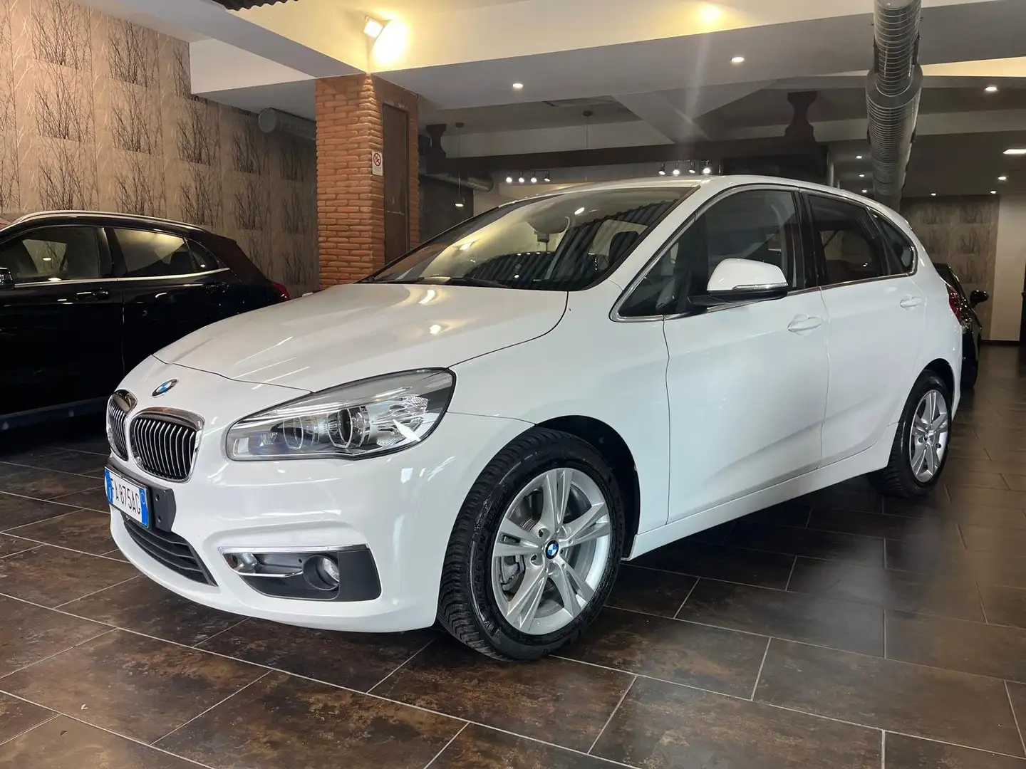 BMW 220 220i Active Tourer Luxury auto Bianco - 1