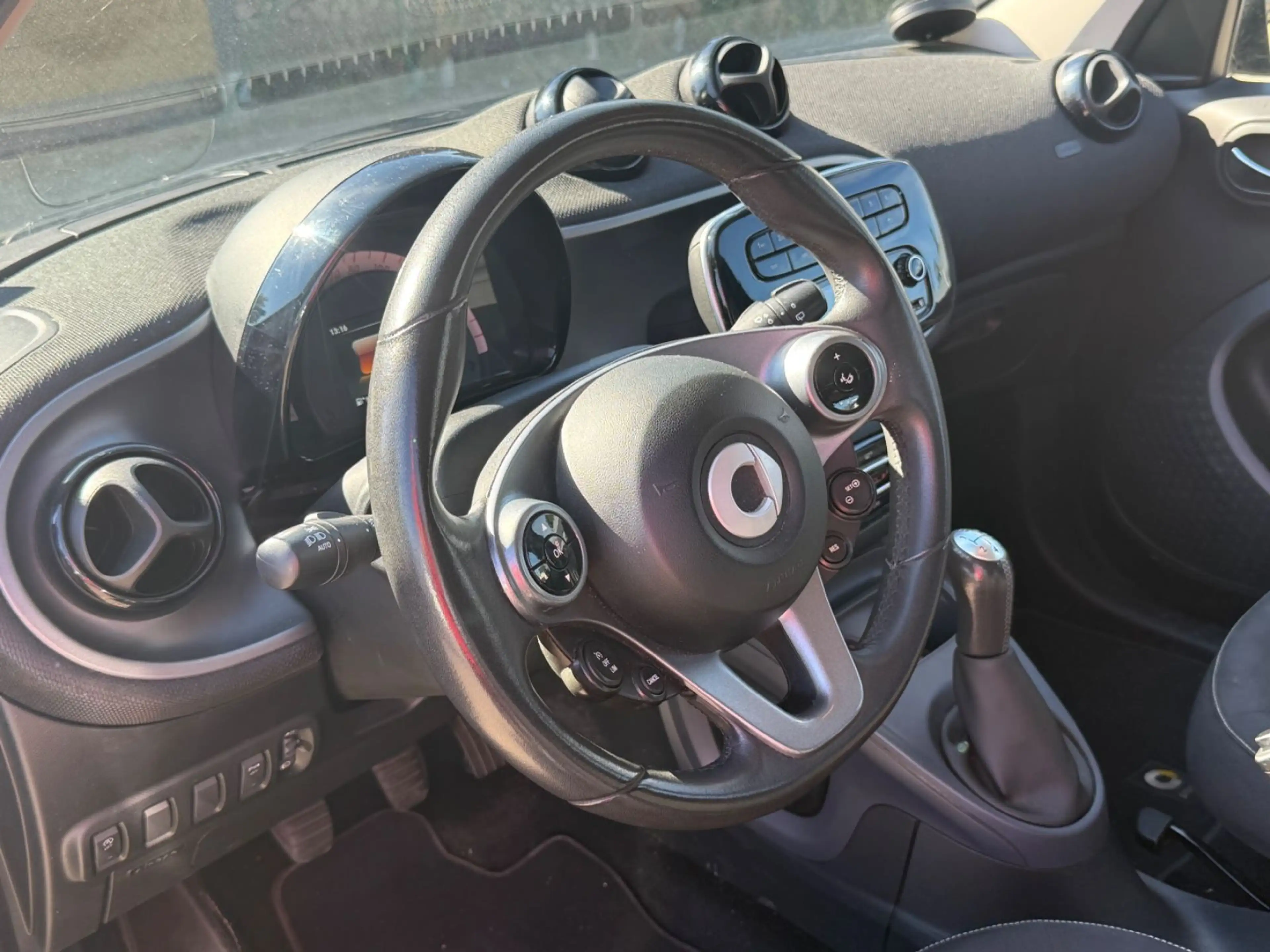 smart forFour Klimaautomatik, PDC, Sitzheizung, LED — photo 5
