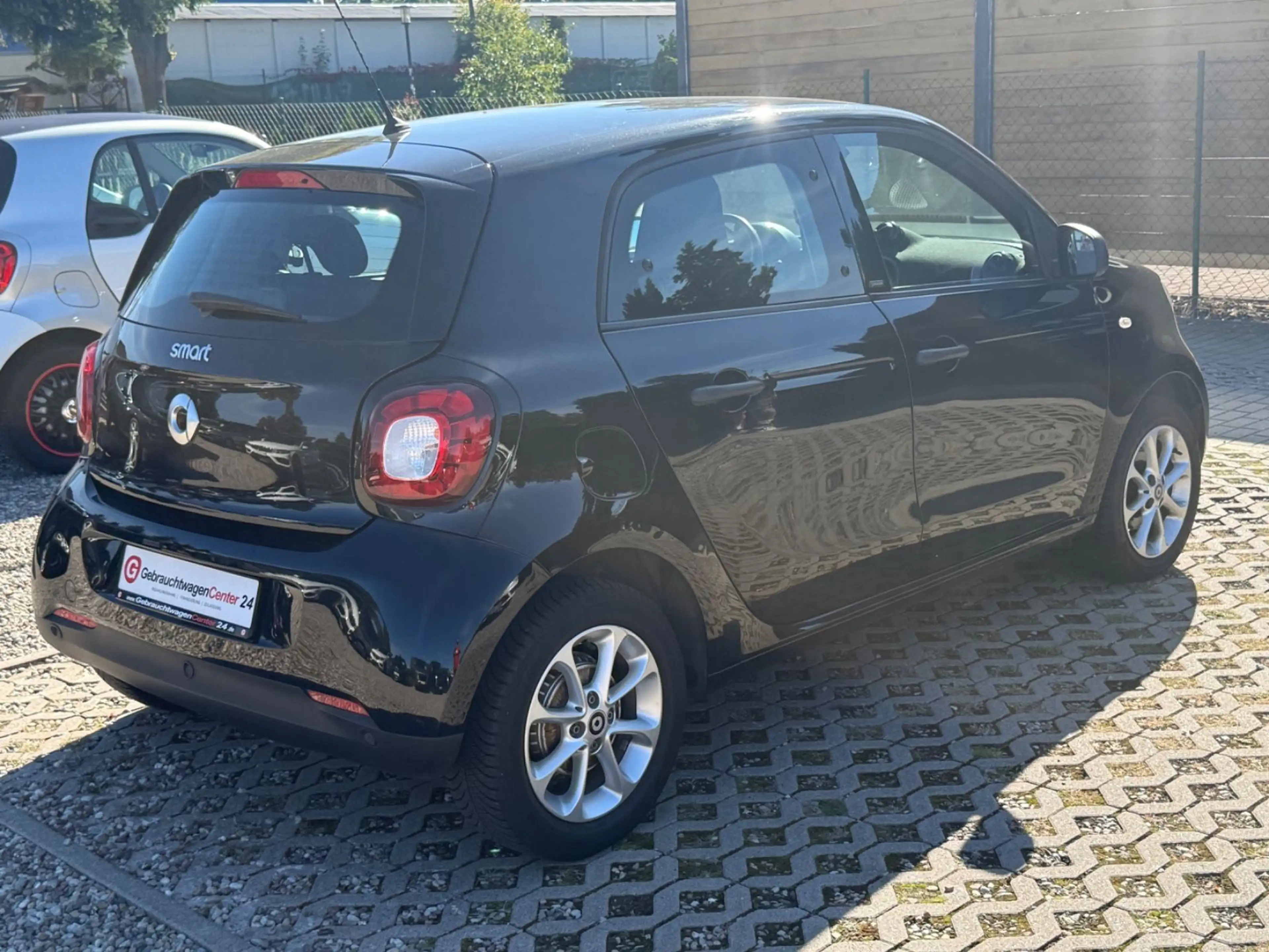 smart forFour Klimaautomatik, PDC, Sitzheizung, LED — photo 3