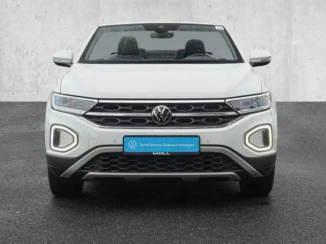 Volkswagen T-Roc view 3