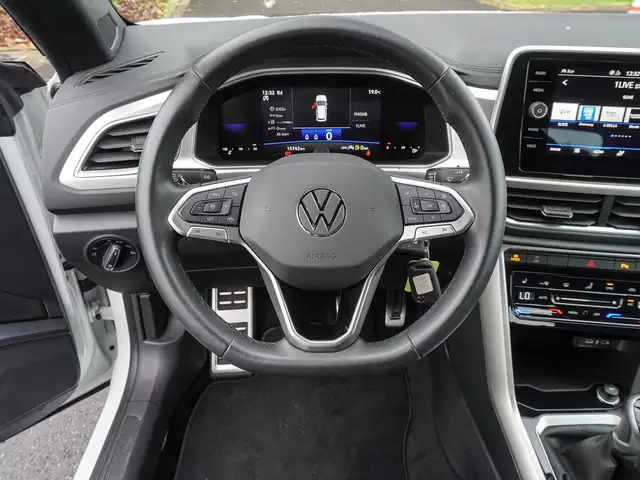 Volkswagen T-Roc view 10