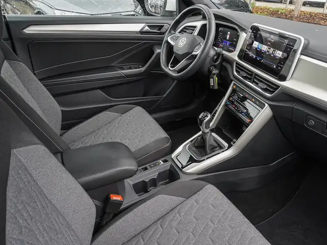 Volkswagen T-Roc view 8