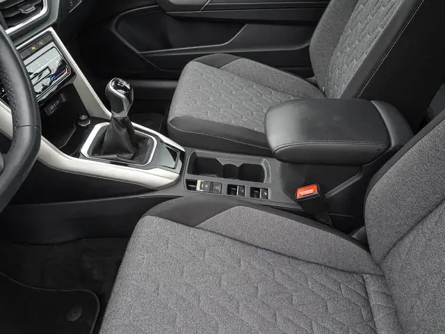 Volkswagen T-Roc view 13